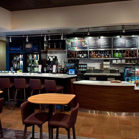 Courtyard By Marriott Poughkeepsie Hotell Exteriör bild