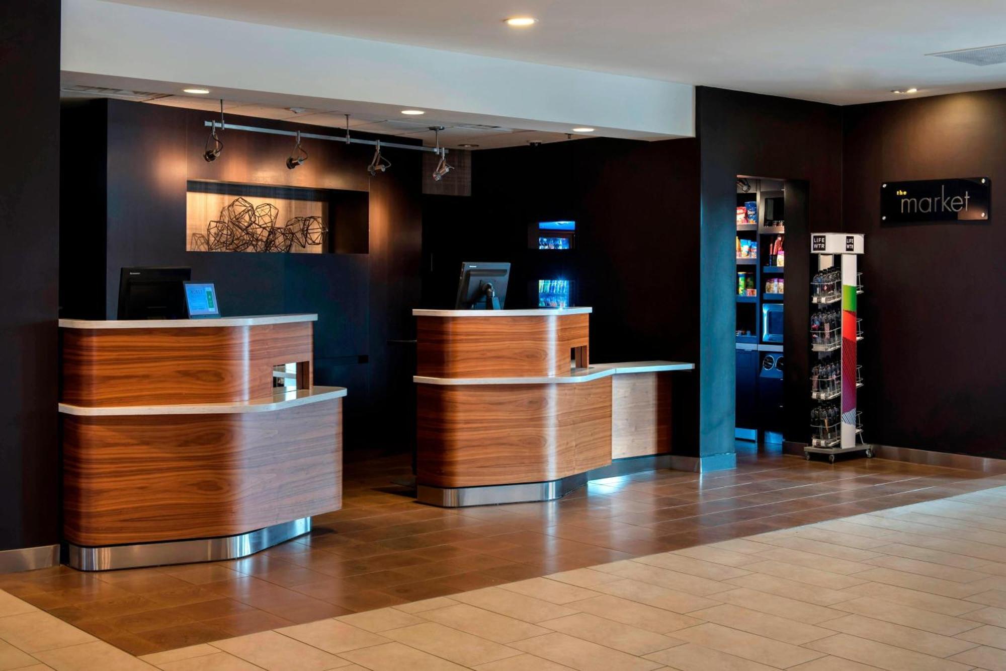 Courtyard By Marriott Poughkeepsie Hotell Exteriör bild