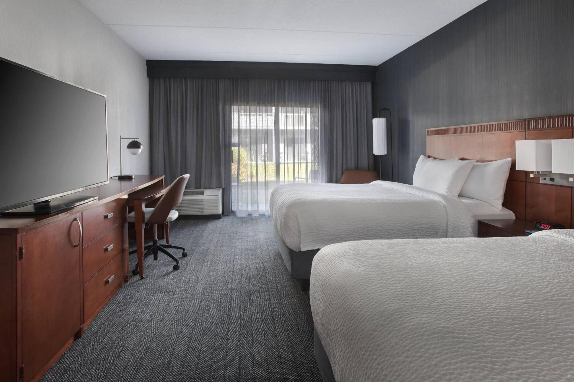 Courtyard By Marriott Poughkeepsie Hotell Exteriör bild